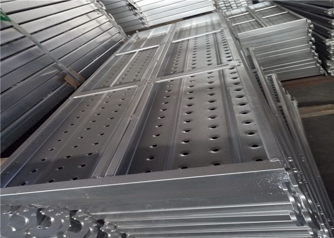 L'intero materiale d'acciaio di vendita Q345 ha perforato la plancia d'acciaio con i ganci, bordo d'acciaio galvanizzato dell'armatura con i ganci